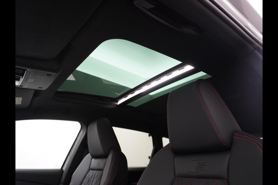 Audi Q4 e-tron 50 quattro S edition 77 kWh ELEKTRISCH PANORAMADAK | HEAD-UP DISPLAY | ADAPTIEVE CRUISE CONTROL | CAMERA | ELEKTRISCHE TREKHAAK | RIJKLAAR MET 12 MAANDEN BOVAG GARANTIE!