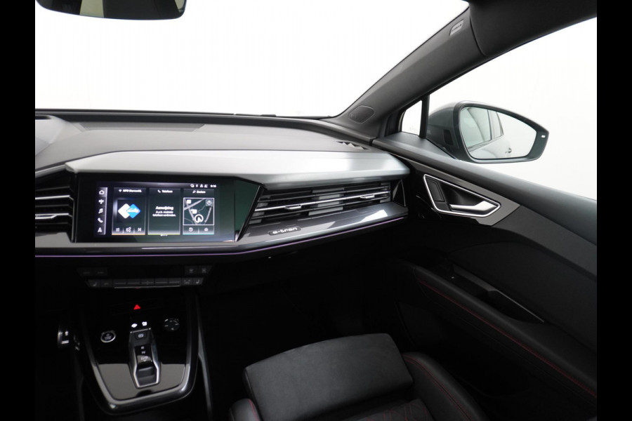 Audi Q4 e-tron 50 quattro S edition 77 kWh ELEKTRISCH PANORAMADAK | HEAD-UP DISPLAY | ADAPTIEVE CRUISE CONTROL | CAMERA | ELEKTRISCHE TREKHAAK | RIJKLAAR MET 12 MAANDEN BOVAG GARANTIE!