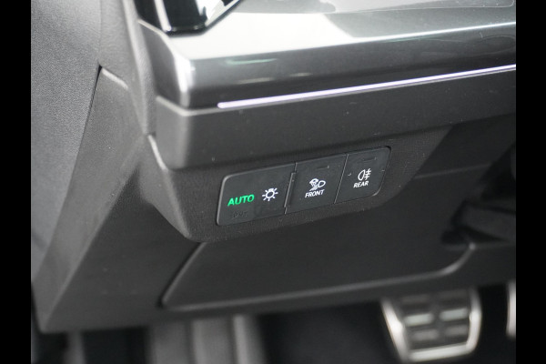 Audi Q4 e-tron 50 quattro S edition 77 kWh ELEKTRISCH PANORAMADAK | HEAD-UP DISPLAY | ADAPTIEVE CRUISE CONTROL | CAMERA | ELEKTRISCHE TREKHAAK | RIJKLAAR MET 12 MAANDEN BOVAG GARANTIE!