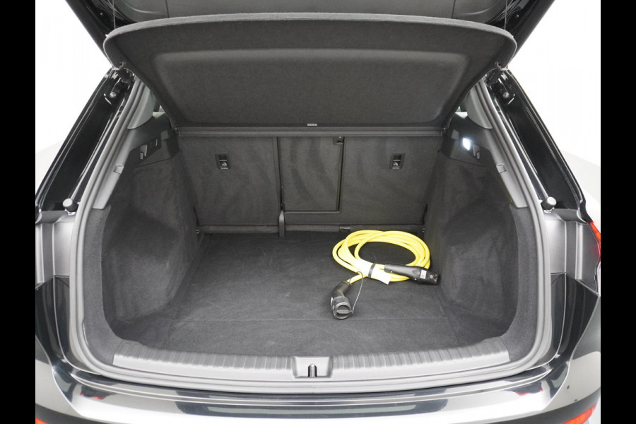 Audi Q4 e-tron 50 quattro Launch edition Advanced 77 kWh ADAPTIEVE CRUISE CONTROL | LEDEREN BEKLEDING | STOELVERWARMING | ELEKTRISCHE ACHTERKLEP | CAMERA | RIJKLAAR MET 12 MAANDEN BOVAG GARANTIE