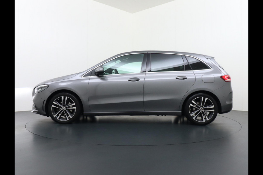 Mercedes-Benz B-Klasse 200 Business Solution AMG Leder | Elektrische Kofferbak | Ambilight Sfeerverlichting | Rijklaar geleverd met 12 maanden BOVAG-garantie