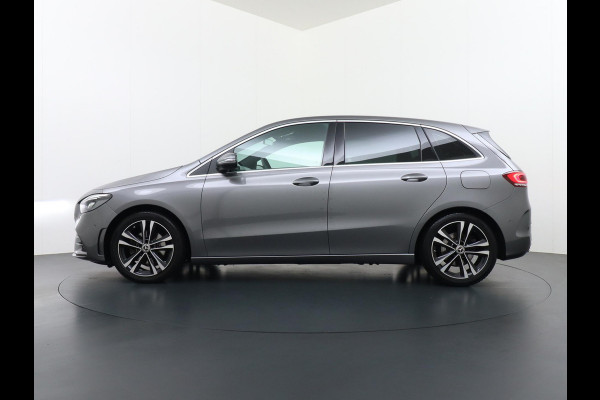 Mercedes-Benz B-Klasse 200 Business Solution AMG Leder | Elektrische Kofferbak | Ambilight Sfeerverlichting | Rijklaar geleverd met 12 maanden BOVAG-garantie