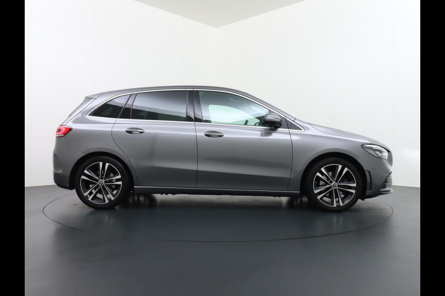 Mercedes-Benz B-Klasse 200 Business Solution AMG Leder | Elektrische Kofferbak | Ambilight Sfeerverlichting | Rijklaar geleverd met 12 maanden BOVAG-garantie