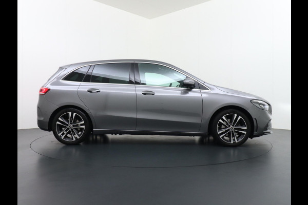 Mercedes-Benz B-Klasse 200 Business Solution AMG Leder | Elektrische Kofferbak | Ambilight Sfeerverlichting | Rijklaar geleverd met 12 maanden BOVAG-garantie