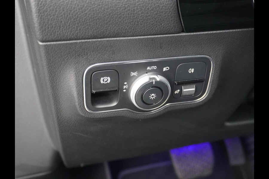 Mercedes-Benz B-Klasse 200 Business Solution AMG Leder | Elektrische Kofferbak | Ambilight Sfeerverlichting | Rijklaar geleverd met 12 maanden BOVAG-garantie