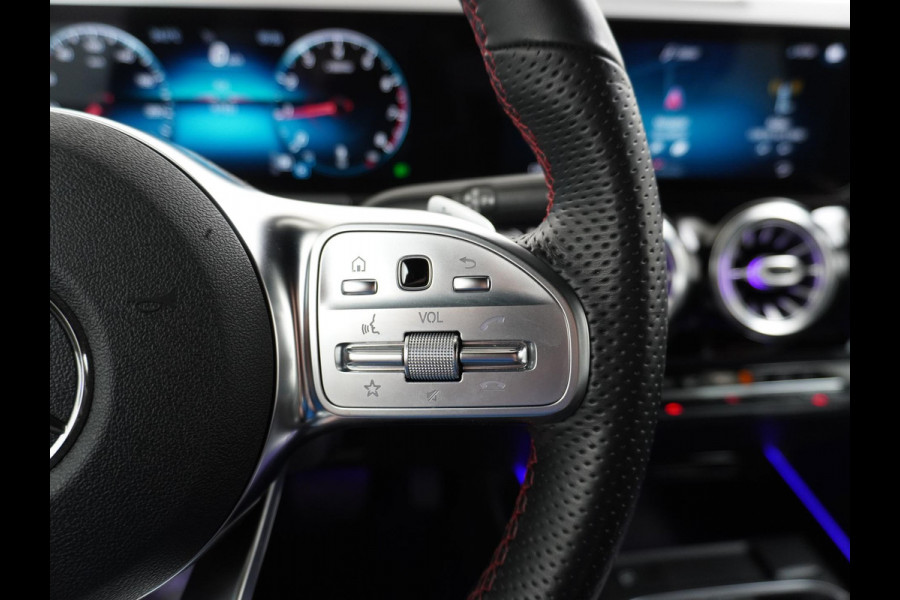 Mercedes-Benz B-Klasse 200 Business Solution AMG Leder | Elektrische Kofferbak | Ambilight Sfeerverlichting | Rijklaar geleverd met 12 maanden BOVAG-garantie