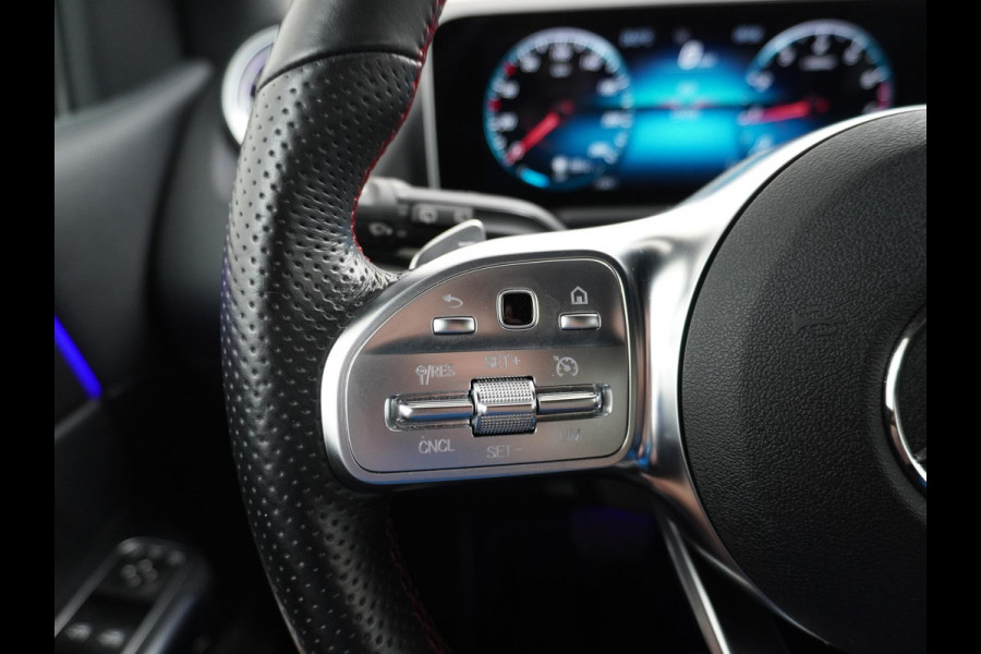 Mercedes-Benz B-Klasse 200 Business Solution AMG Leder | Elektrische Kofferbak | Ambilight Sfeerverlichting | Rijklaar geleverd met 12 maanden BOVAG-garantie