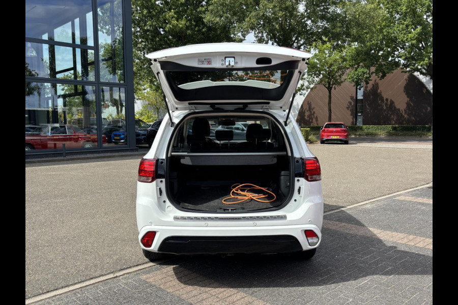 Mitsubishi Outlander 2.4 PHEV Intense+ PLUG-IN HYBRIDE | DEALER ONDERHOUDEN | AFNEEMBARE TREKHAAK | RIJKLAAR MET 12 MAANDEN BOVAG GARANTIE!