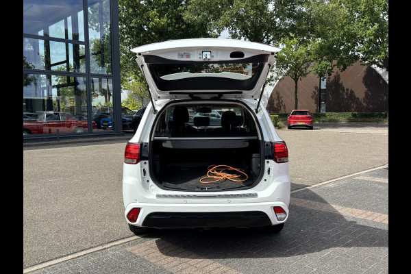 Mitsubishi Outlander 2.4 PHEV Intense+ PLUG-IN HYBRIDE | DEALER ONDERHOUDEN | AFNEEMBARE TREKHAAK | RIJKLAAR MET 12 MAANDEN BOVAG GARANTIE!