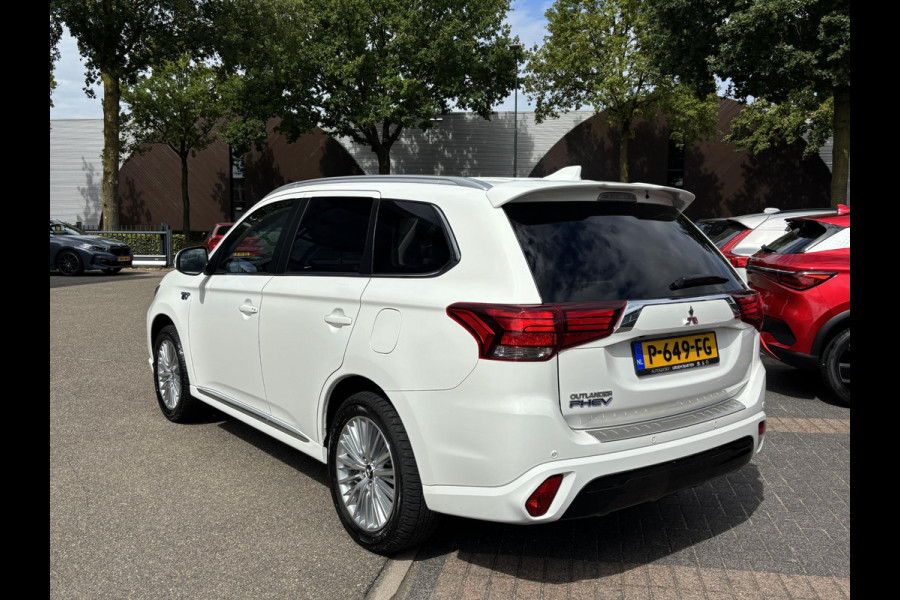 Mitsubishi Outlander 2.4 PHEV Intense+ PLUG-IN HYBRIDE | DEALER ONDERHOUDEN | AFNEEMBARE TREKHAAK | RIJKLAAR MET 12 MAANDEN BOVAG GARANTIE!