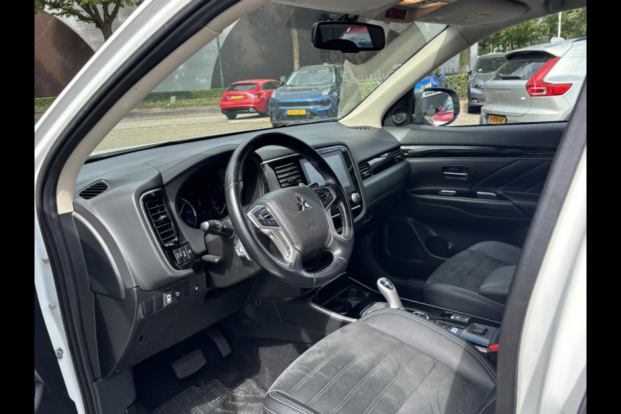 Mitsubishi Outlander 2.4 PHEV Intense+ PLUG-IN HYBRIDE | DEALER ONDERHOUDEN | AFNEEMBARE TREKHAAK | RIJKLAAR MET 12 MAANDEN BOVAG GARANTIE!