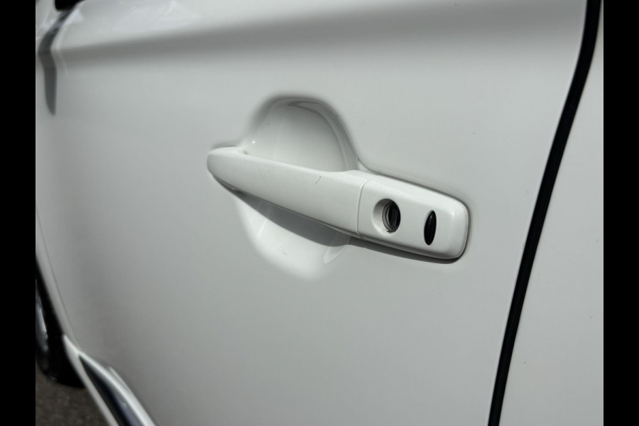 Mitsubishi Outlander 2.4 PHEV Intense+ PLUG-IN HYBRIDE | DEALER ONDERHOUDEN | AFNEEMBARE TREKHAAK | RIJKLAAR MET 12 MAANDEN BOVAG GARANTIE!