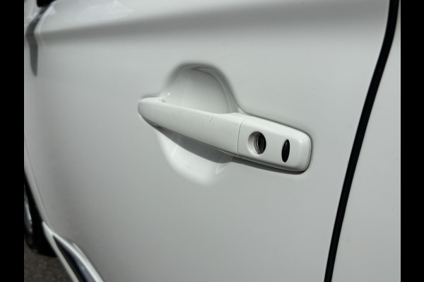 Mitsubishi Outlander 2.4 PHEV Intense+ PLUG-IN HYBRIDE | DEALER ONDERHOUDEN | AFNEEMBARE TREKHAAK | RIJKLAAR MET 12 MAANDEN BOVAG GARANTIE!