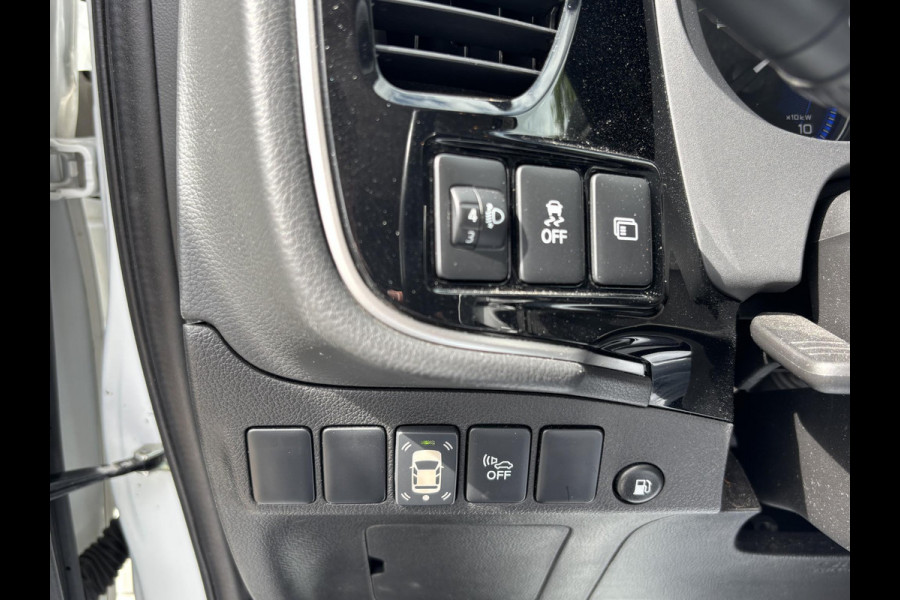 Mitsubishi Outlander 2.4 PHEV Intense+ PLUG-IN HYBRIDE | DEALER ONDERHOUDEN | AFNEEMBARE TREKHAAK | RIJKLAAR MET 12 MAANDEN BOVAG GARANTIE!