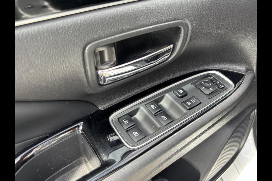 Mitsubishi Outlander 2.4 PHEV Intense+ PLUG-IN HYBRIDE | DEALER ONDERHOUDEN | AFNEEMBARE TREKHAAK | RIJKLAAR MET 12 MAANDEN BOVAG GARANTIE!
