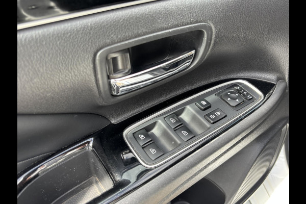 Mitsubishi Outlander 2.4 PHEV Intense+ PLUG-IN HYBRIDE | DEALER ONDERHOUDEN | AFNEEMBARE TREKHAAK | RIJKLAAR MET 12 MAANDEN BOVAG GARANTIE!