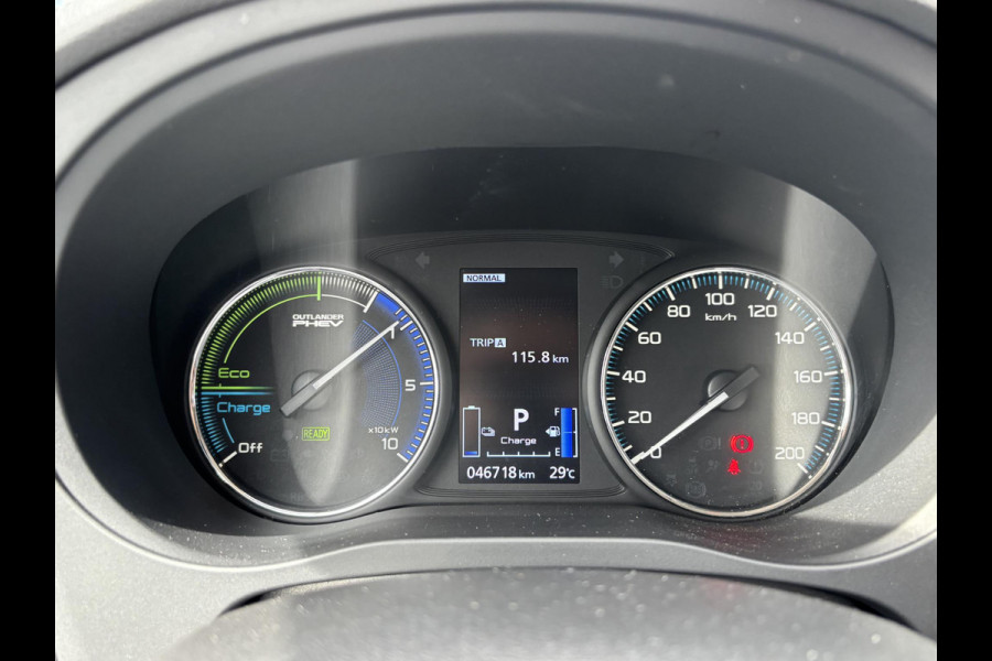 Mitsubishi Outlander 2.4 PHEV Intense+ PLUG-IN HYBRIDE | DEALER ONDERHOUDEN | AFNEEMBARE TREKHAAK | RIJKLAAR MET 12 MAANDEN BOVAG GARANTIE!