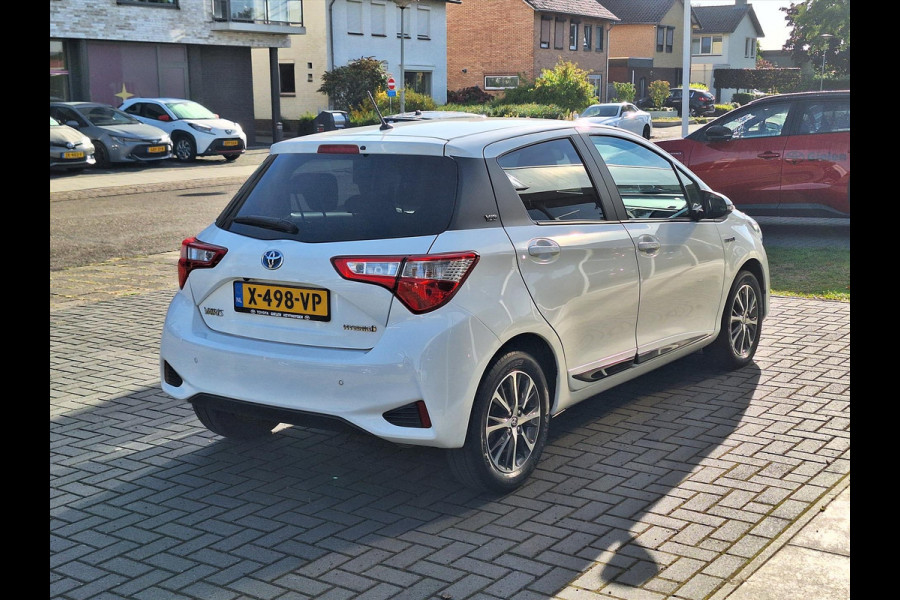 Toyota Yaris 1.5 Hybrid Y20 | Stoelverwarming, Privacy Glass, Keyless, Lichtmetalen velgen, Parkeercamera, Cruise control