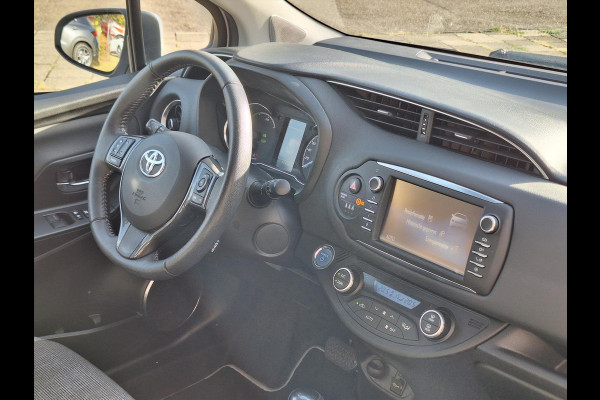 Toyota Yaris 1.5 Hybrid Y20 | Stoelverwarming, Privacy Glass, Keyless, Lichtmetalen velgen, Parkeercamera, Cruise control