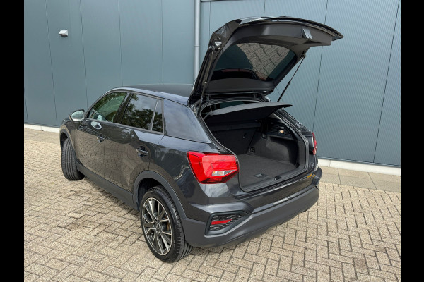 Audi Q2 35 TFSI * Navigatie * Parkeersensoren * 18 inch velgen *