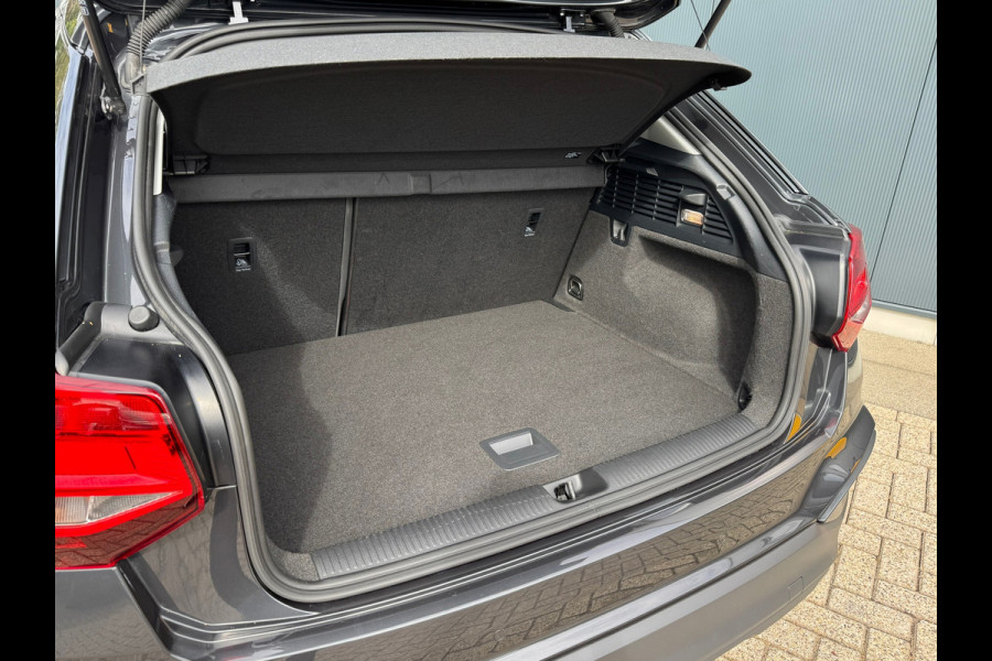 Audi Q2 35 TFSI * Navigatie * Parkeersensoren * 18 inch velgen *