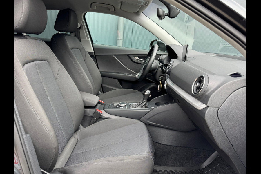 Audi Q2 35 TFSI * Navigatie * Parkeersensoren * 18 inch velgen *