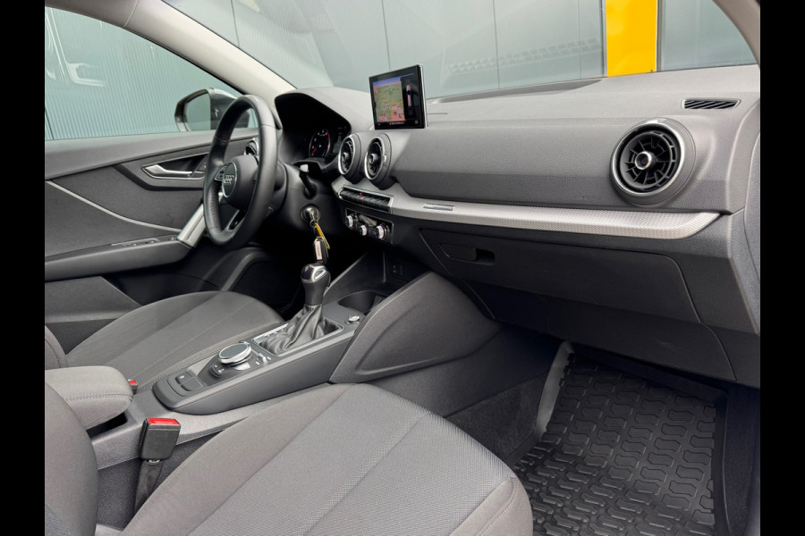 Audi Q2 35 TFSI * Navigatie * Parkeersensoren * 18 inch velgen *