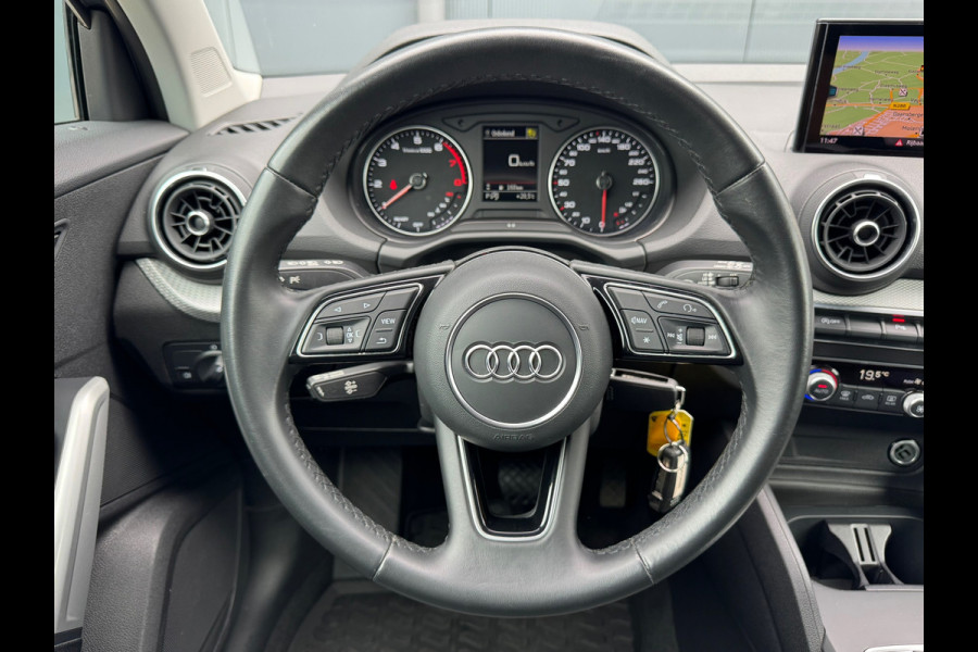 Audi Q2 35 TFSI * Navigatie * Parkeersensoren * 18 inch velgen *