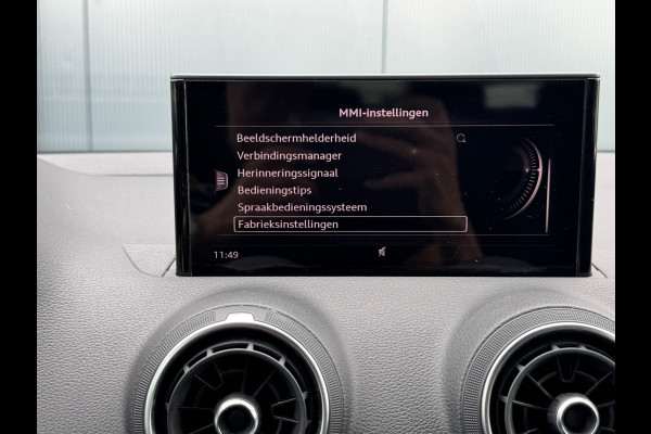 Audi Q2 35 TFSI * Navigatie * Parkeersensoren * 18 inch velgen *