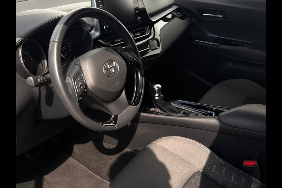 Toyota C-HR 2.0 Hybrid First Edition NL AUTO | 1E EIG | CAMERA | NAVI | Toyota C-HR 2.0 Hybrid First Edition NL AUTO | 1E EIG | CAMERA | NAVI |