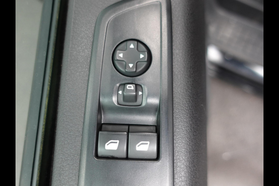 Opel Vivaro 145pk Automaat L3H1 Dubbele cabine 6-zits Navigatie Camera Trekhaak Apple carplay Parkeersensoren Cruise control
