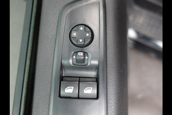 Opel Vivaro 145pk Automaat L3H1 Dubbele cabine 6-zits Navigatie Camera Trekhaak Apple carplay Parkeersensoren Cruise control