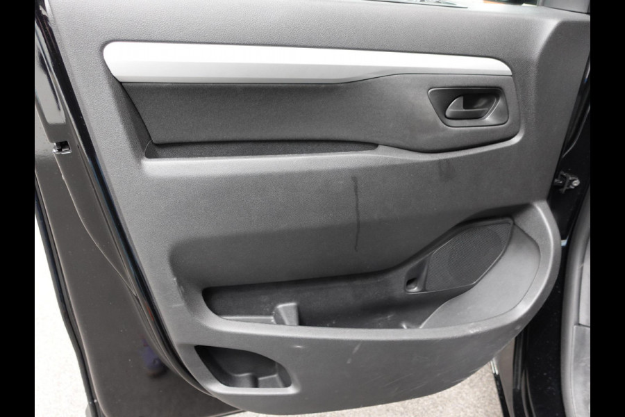 Opel Vivaro 145pk Automaat L3H1 Dubbele cabine 6-zits Navigatie Camera Trekhaak Apple carplay Parkeersensoren Cruise control