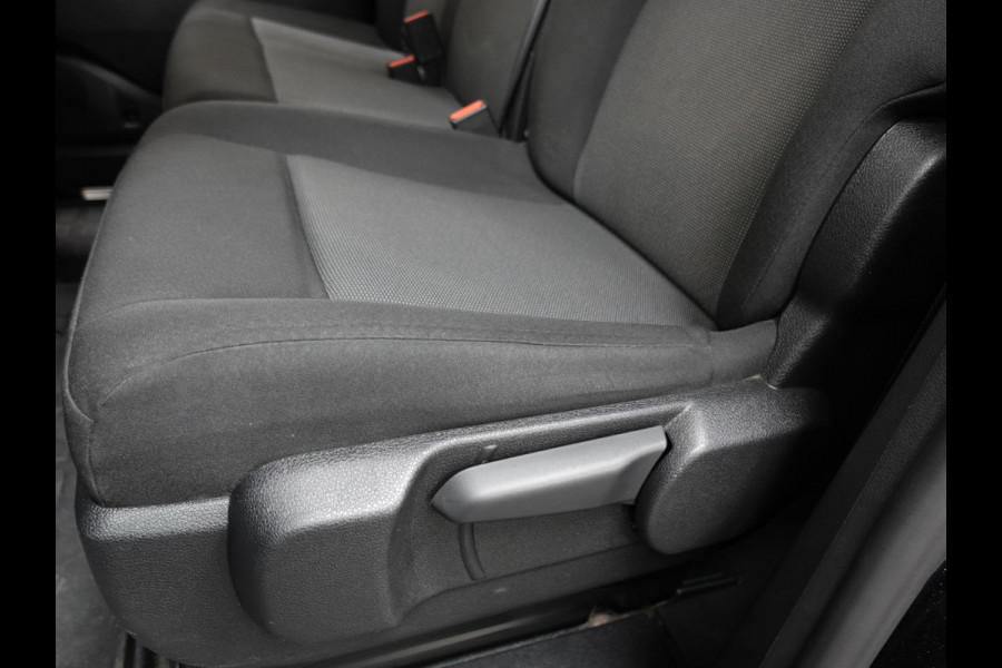 Opel Vivaro 145pk Automaat L3H1 Dubbele cabine 6-zits Navigatie Camera Trekhaak Apple carplay Parkeersensoren Cruise control