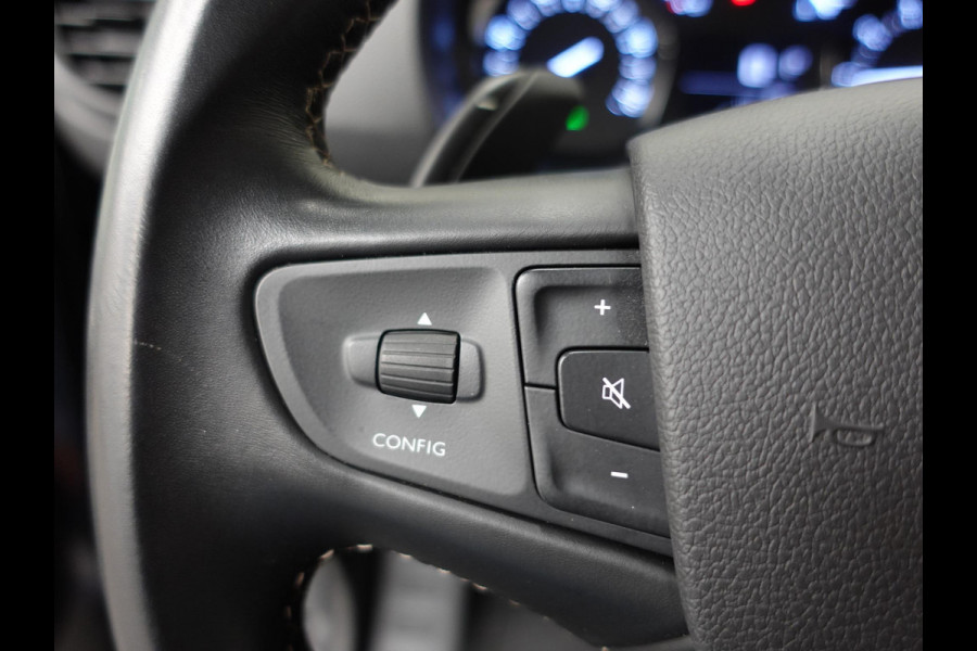 Opel Vivaro 145pk Automaat L3H1 Dubbele cabine 6-zits Navigatie Camera Trekhaak Apple carplay Parkeersensoren Cruise control