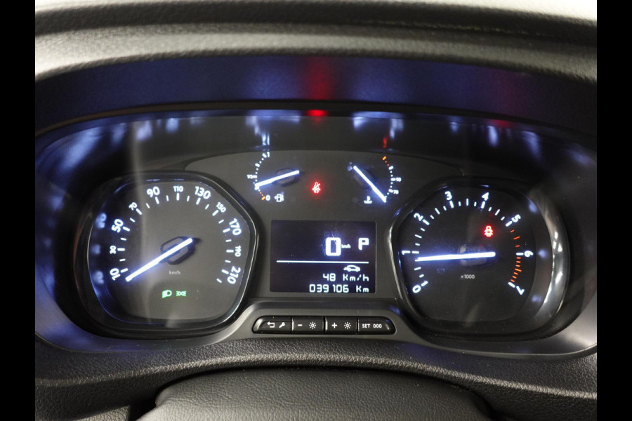 Opel Vivaro 145pk Automaat L3H1 Dubbele cabine 6-zits Navigatie Camera Trekhaak Apple carplay Parkeersensoren Cruise control