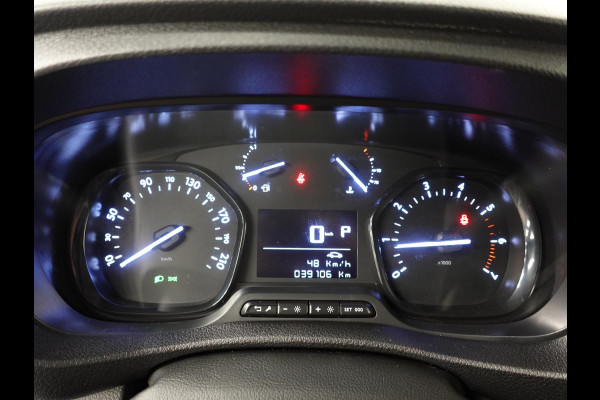 Opel Vivaro 145pk Automaat L3H1 Dubbele cabine 6-zits Navigatie Camera Trekhaak Apple carplay Parkeersensoren Cruise control