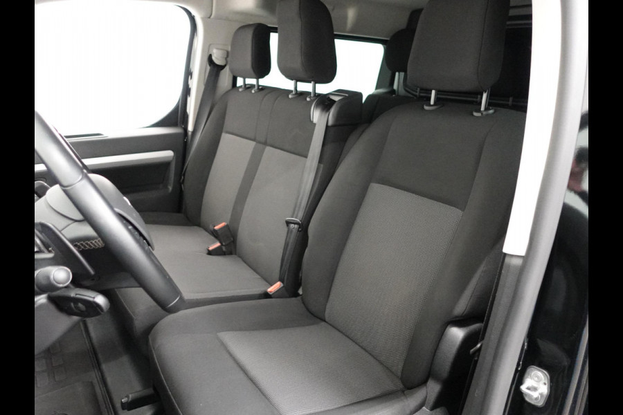 Opel Vivaro 145pk Automaat L3H1 Dubbele cabine 6-zits Navigatie Camera Trekhaak Apple carplay Parkeersensoren Cruise control