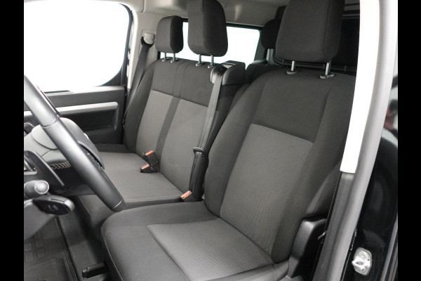 Opel Vivaro 145pk Automaat L3H1 Dubbele cabine 6-zits Navigatie Camera Trekhaak Apple carplay Parkeersensoren Cruise control