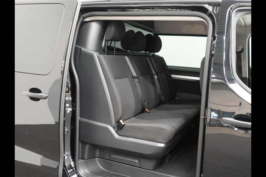 Opel Vivaro 145pk Automaat L3H1 Dubbele cabine 6-zits Navigatie Camera Trekhaak Apple carplay Parkeersensoren Cruise control