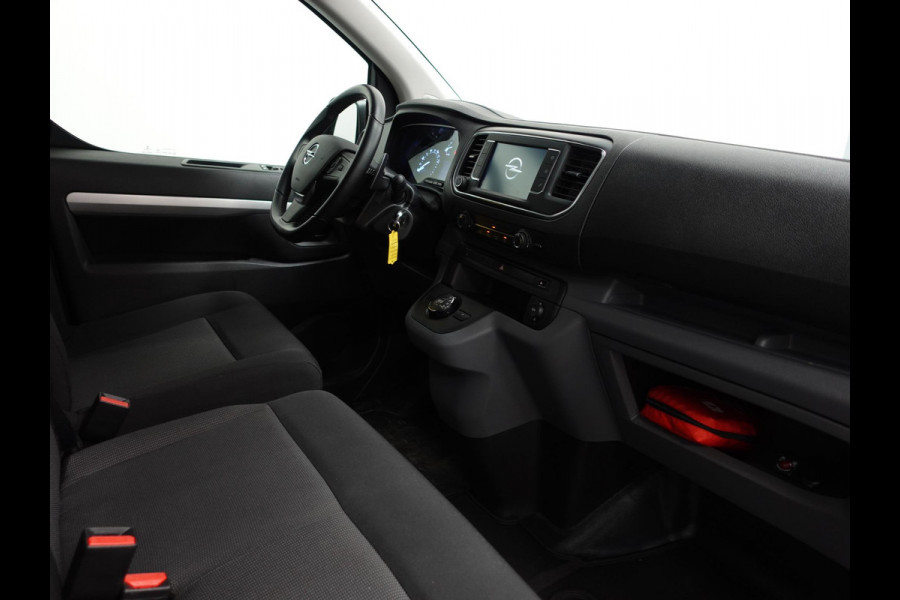 Opel Vivaro 145pk Automaat L3H1 Dubbele cabine 6-zits Navigatie Camera Trekhaak Apple carplay Parkeersensoren Cruise control