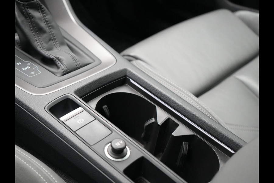 Audi Q3 Sportback 45 TFSI e S Line Plug In Hybrid 245pk Dealer O.H PHEV | Adaptive Cruise | Alcantara Sportstoelen Verwarmd | Bluetooth | Lane Assist | Blis | Sfeerverlichting | Navigatie | Virtual | DAB | 20"LM | Audi Q3 Sportback 45 TFSI e S Line Plug In Hybrid 245pk Dealer O.H PHEV | Adaptive Cruise | Alcantara Sportstoelen Verwarmd | Bluetooth | Lane Assist | Blis | Sfeerverlichting | Navigatie | Virtual | DAB | 20"LM |