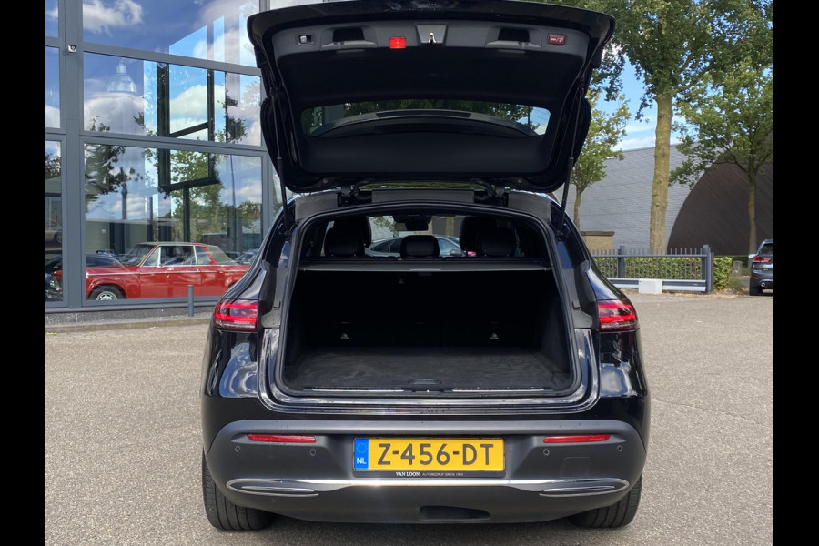 Mercedes-Benz EQC 400 4MATIC Business Solution AMG 80 kWh Adaptieve Cruise Control | 360 Camera | Stoelverkoeling + Verwarming | Trekhaak | Elektrische Stoelen met Geheugen | Unieke Km-stand | Schuifdak | Rijklaar Geleverd met 12 Maanden BOVAG Garantie!