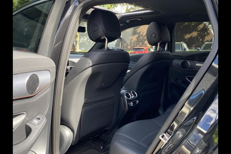 Mercedes-Benz EQC 400 4MATIC Business Solution AMG 80 kWh Adaptieve Cruise Control | 360 Camera | Stoelverkoeling + Verwarming | Trekhaak | Elektrische Stoelen met Geheugen | Unieke Km-stand | Schuifdak | Rijklaar Geleverd met 12 Maanden BOVAG Garantie!