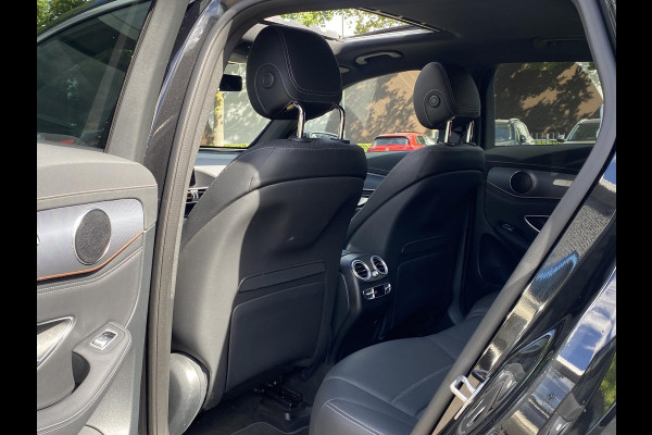 Mercedes-Benz EQC 400 4MATIC Business Solution AMG 80 kWh Adaptieve Cruise Control | 360 Camera | Stoelverkoeling + Verwarming | Trekhaak | Elektrische Stoelen met Geheugen | Unieke Km-stand | Schuifdak | Rijklaar Geleverd met 12 Maanden BOVAG Garantie!