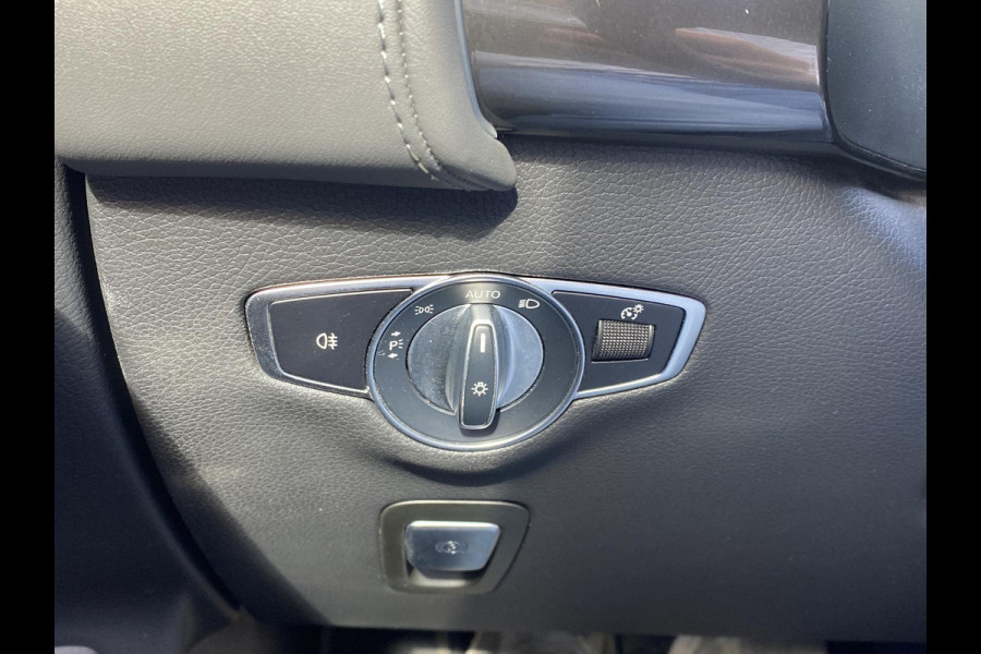 Mercedes-Benz EQC 400 4MATIC Business Solution AMG 80 kWh Adaptieve Cruise Control | 360 Camera | Stoelverkoeling + Verwarming | Trekhaak | Elektrische Stoelen met Geheugen | Unieke Km-stand | Schuifdak | Rijklaar Geleverd met 12 Maanden BOVAG Garantie!
