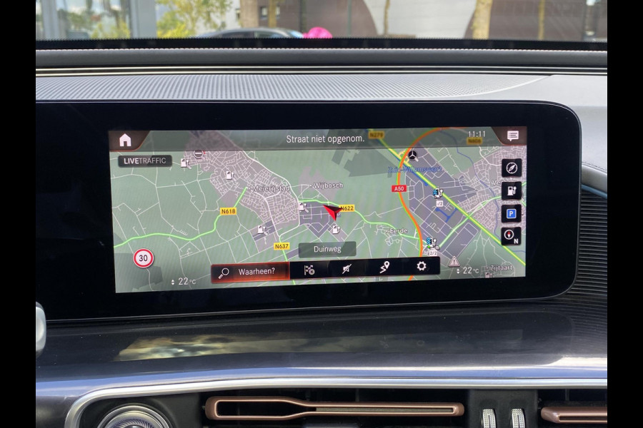 Mercedes-Benz EQC 400 4MATIC Business Solution AMG 80 kWh Adaptieve Cruise Control | 360 Camera | Stoelverkoeling + Verwarming | Trekhaak | Elektrische Stoelen met Geheugen | Unieke Km-stand | Schuifdak | Rijklaar Geleverd met 12 Maanden BOVAG Garantie!