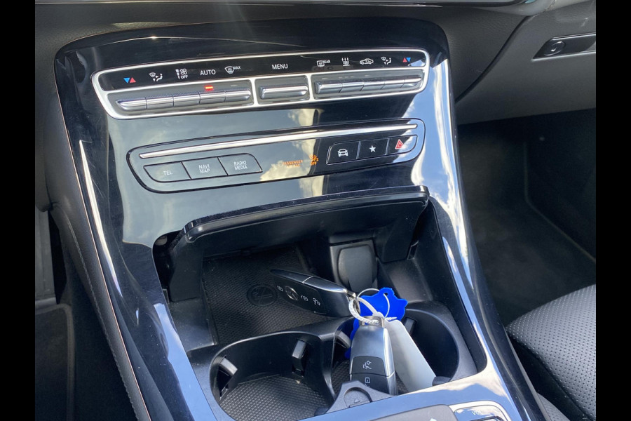 Mercedes-Benz EQC 400 4MATIC Business Solution AMG 80 kWh Adaptieve Cruise Control | 360 Camera | Stoelverkoeling + Verwarming | Trekhaak | Elektrische Stoelen met Geheugen | Unieke Km-stand | Schuifdak | Rijklaar Geleverd met 12 Maanden BOVAG Garantie!