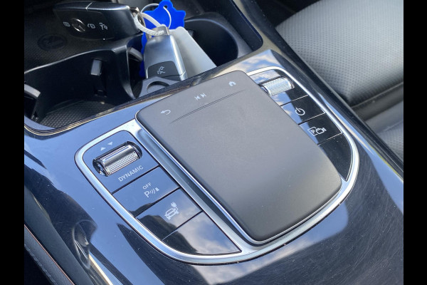 Mercedes-Benz EQC 400 4MATIC Business Solution AMG 80 kWh Adaptieve Cruise Control | 360 Camera | Stoelverkoeling + Verwarming | Trekhaak | Elektrische Stoelen met Geheugen | Unieke Km-stand | Schuifdak | Rijklaar Geleverd met 12 Maanden BOVAG Garantie!
