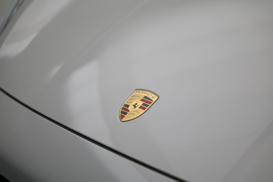 Porsche Cayenne 3.0 E-Hybrid |Pano|Krijt|SportChrono|Fabrieksgarantie t/m 2029|